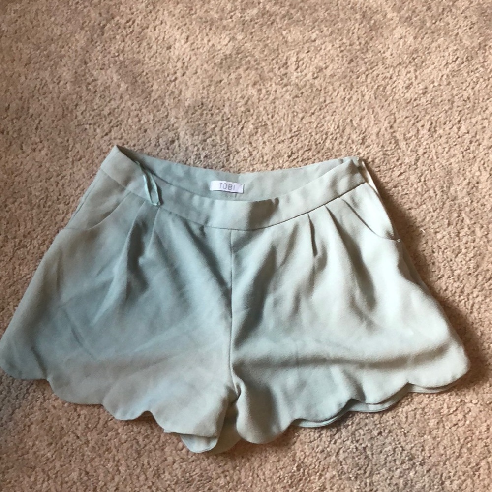 Toni Scalloped shorts